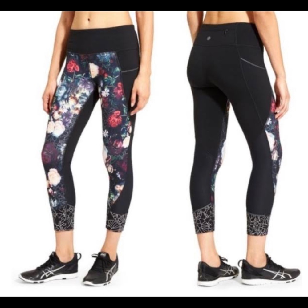 Athleta cropped leggings in cute floral print sz S
